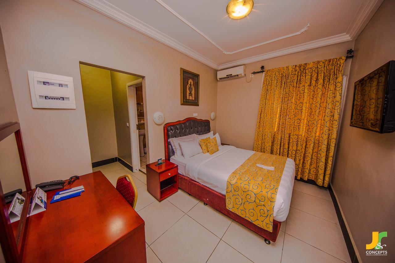 Hotel La Falaise Bonanjo Douala Esterno foto