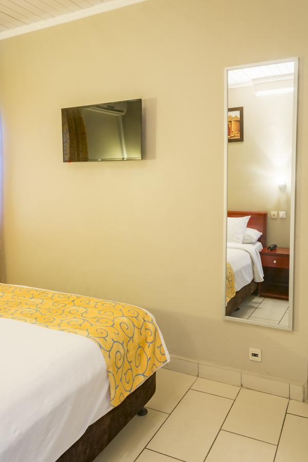 Hotel La Falaise Bonanjo Douala Esterno foto