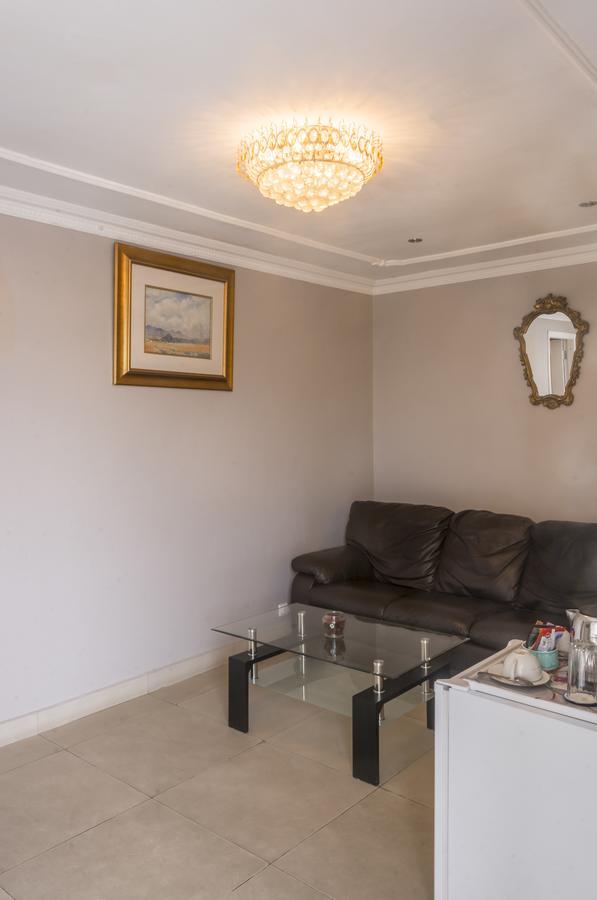 Hotel La Falaise Bonanjo Douala Esterno foto