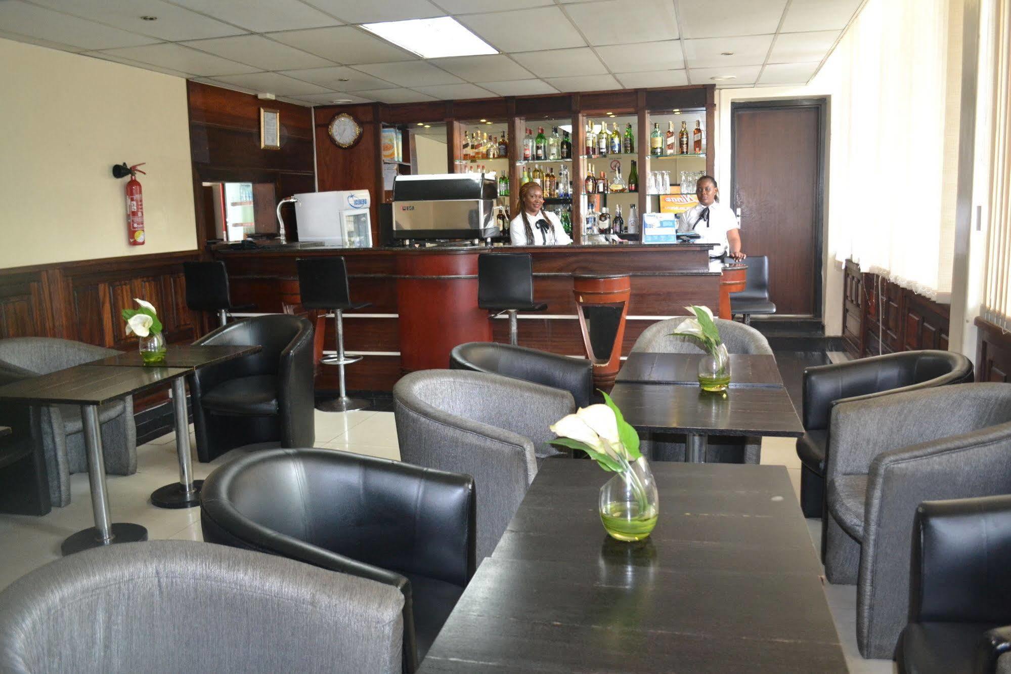 Hotel La Falaise Bonanjo Douala Esterno foto